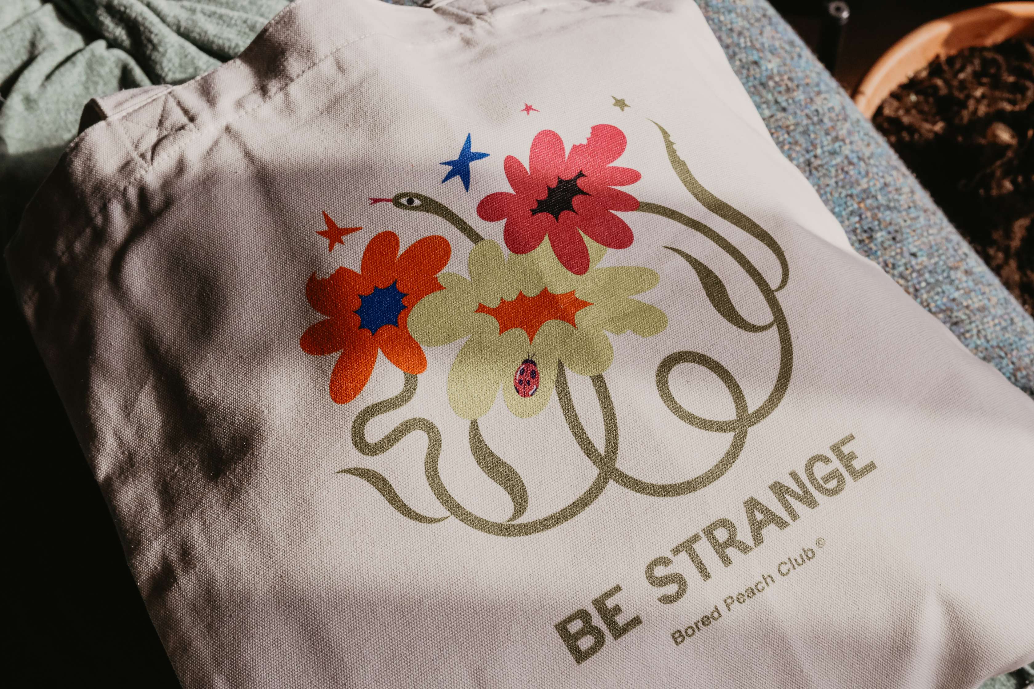 BE STRANGE Tote